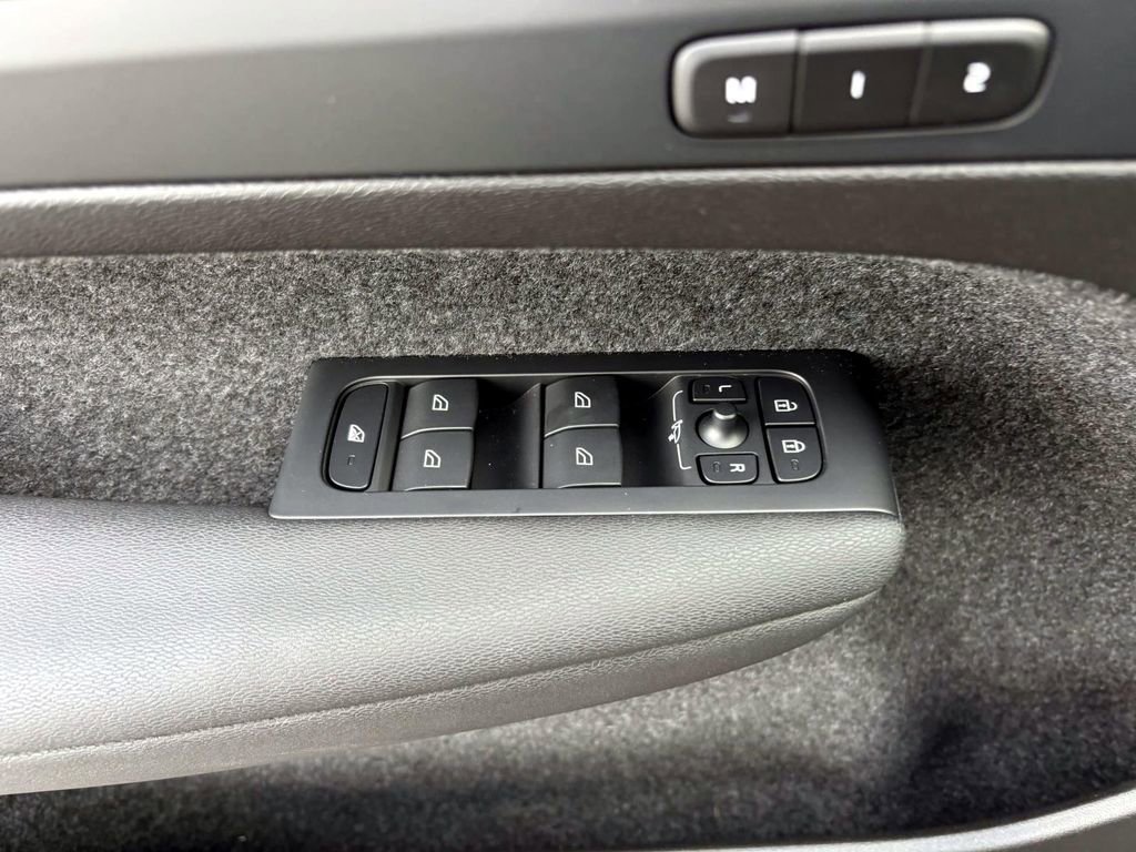 Used 2024 Volvo XC40 Recharge Core w/ Protection Package Premier image 13