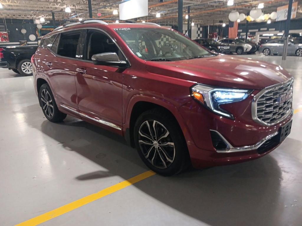 Used 2018 GMC Terrain Denali w/ Advanced Safety Package AWD/4WD image 4