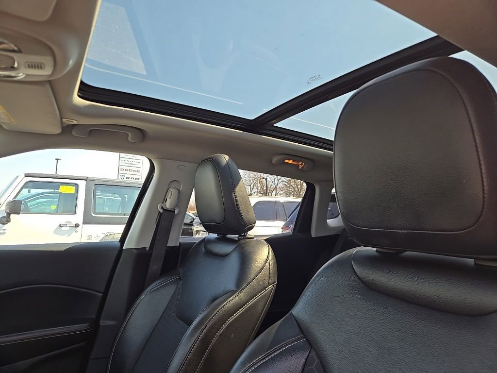 Used 2019 Jeep Compass Latitude w/ Popular Equipment Group image 18