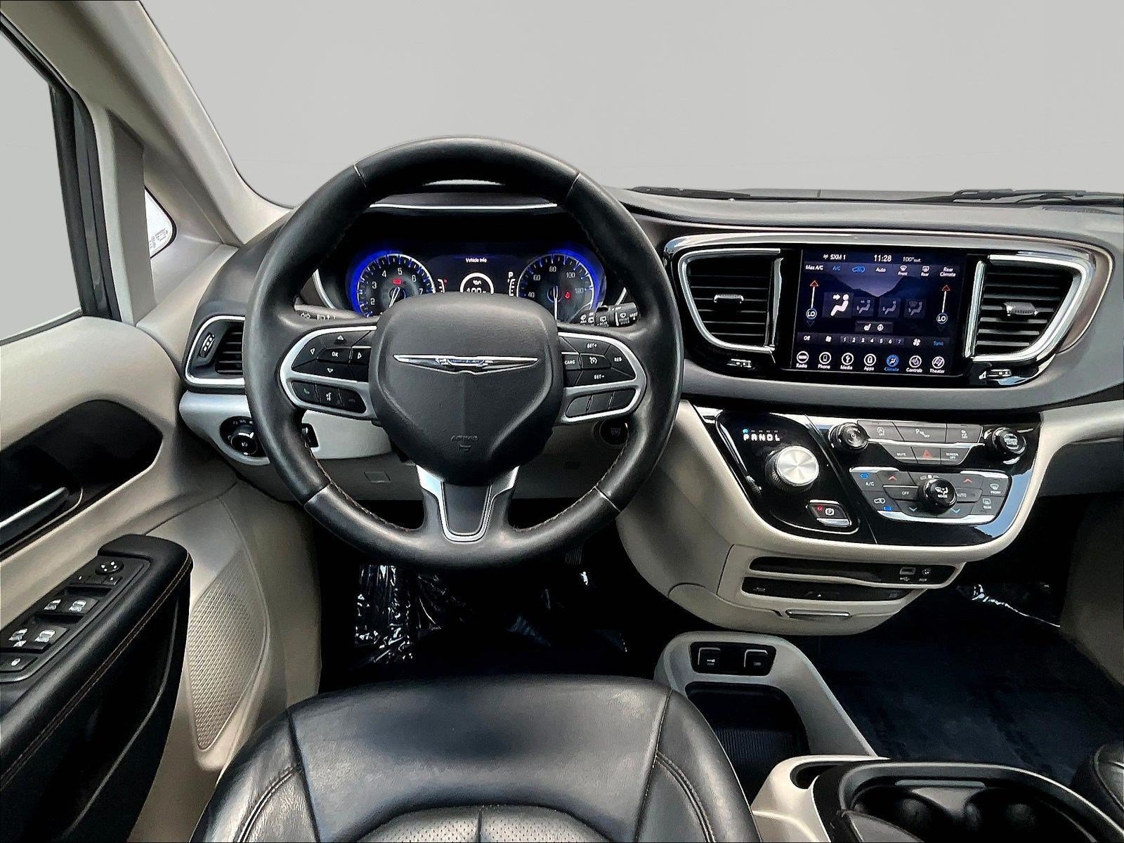 Used 2018 Chrysler Pacifica Touring-L Plus FWD image 8