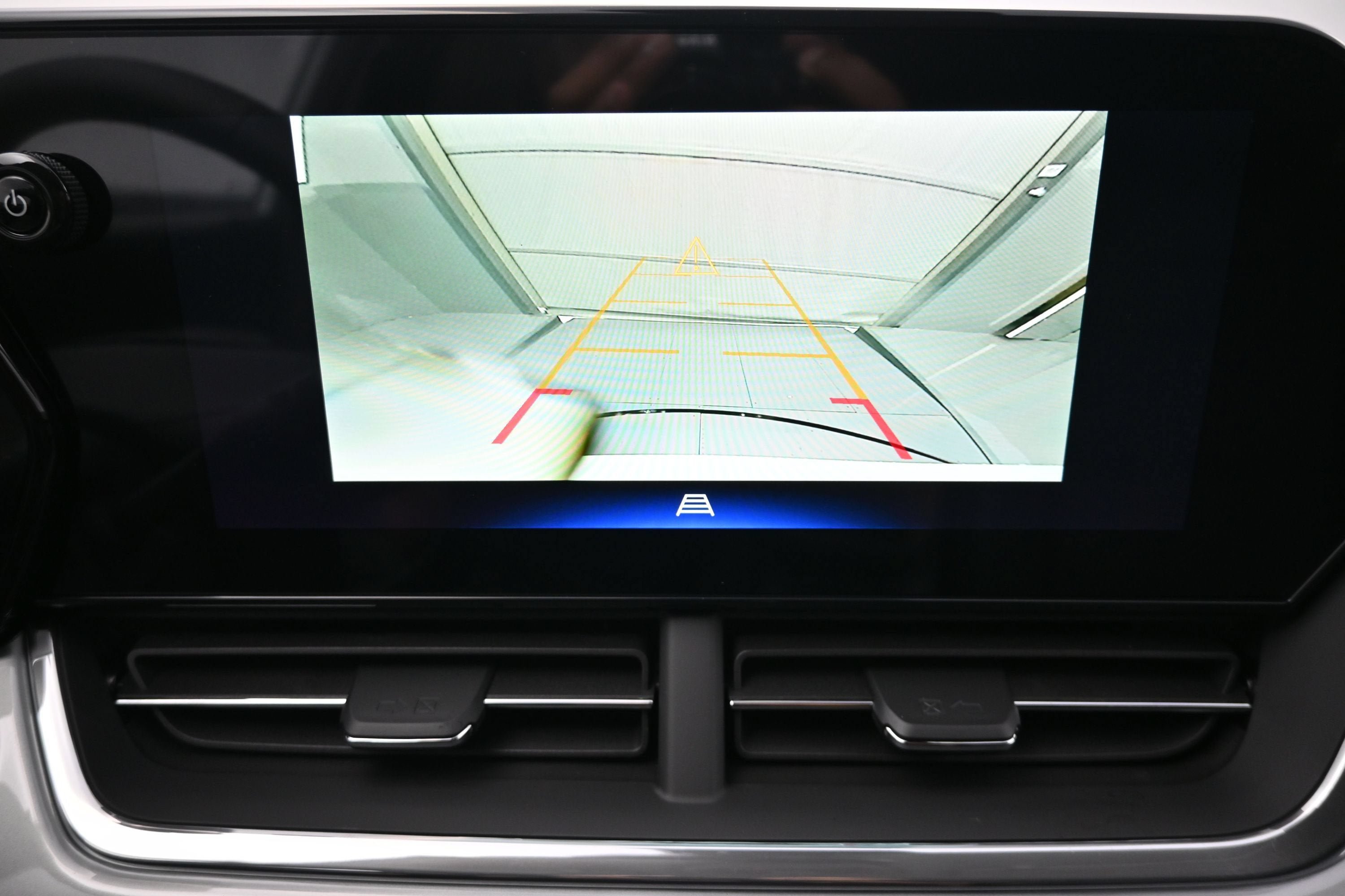 New 2026 Chevrolet Trax LT w/ Driver Confidence Package FWD image 18