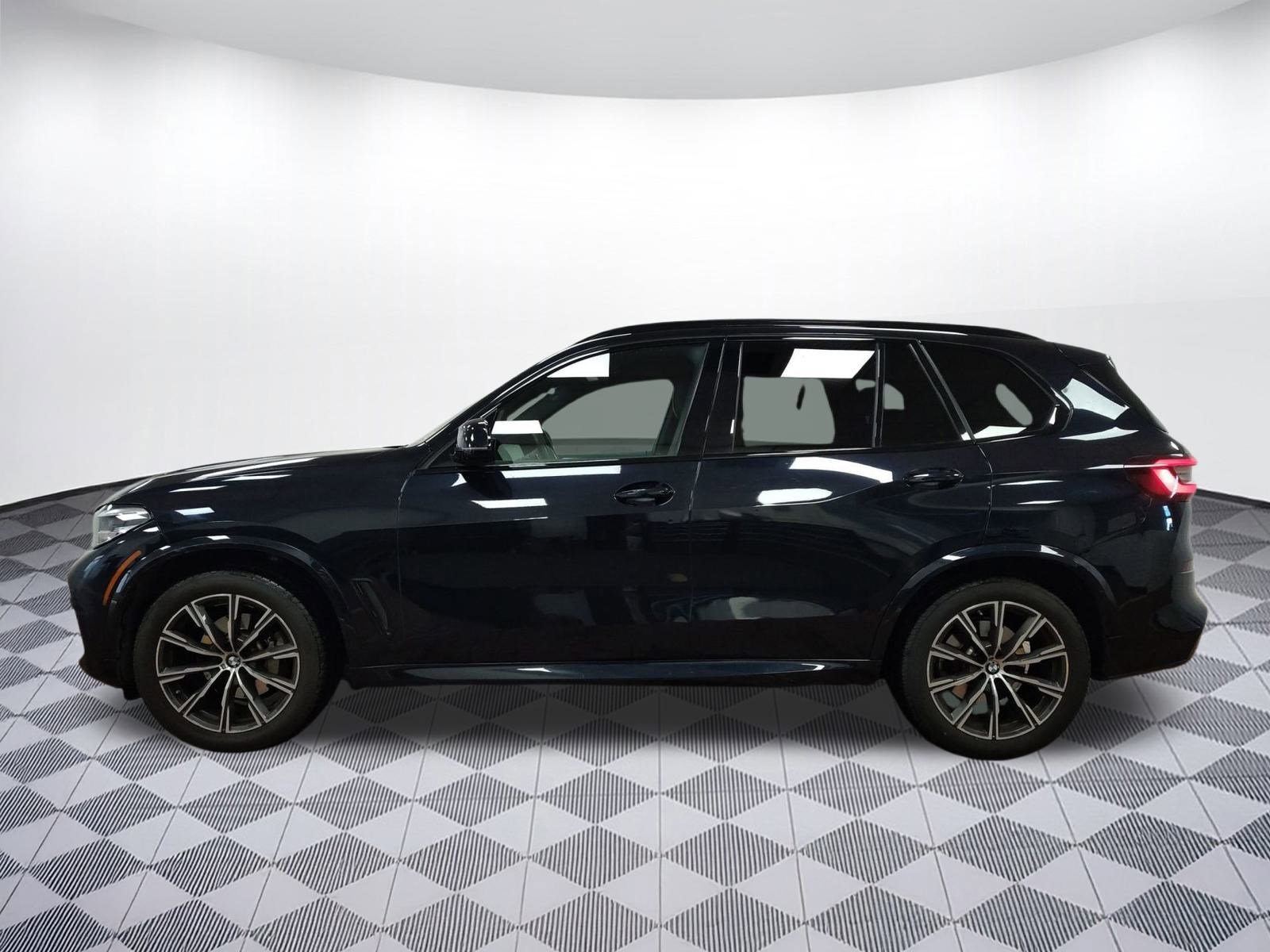 Used 2021 BMW X5 xDrive40i w/ M Sport Package image 2