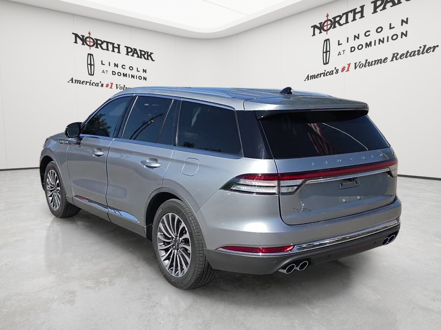 Used 2023 Lincoln Aviator Reserve w/ Elements Package Plus RWD image 3