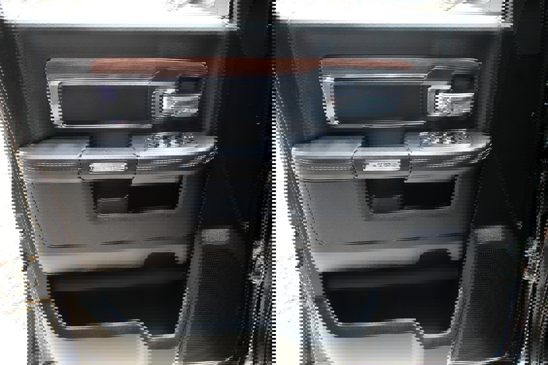 Used 2018 RAM 3500 Laramie w/ Convenience Group image 20