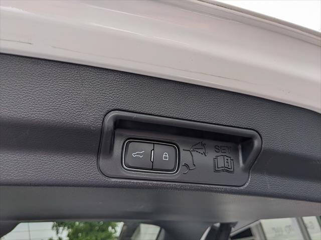 Used 2022 Ford Explorer XLT w/ Equipment Group 202A RWD image 14