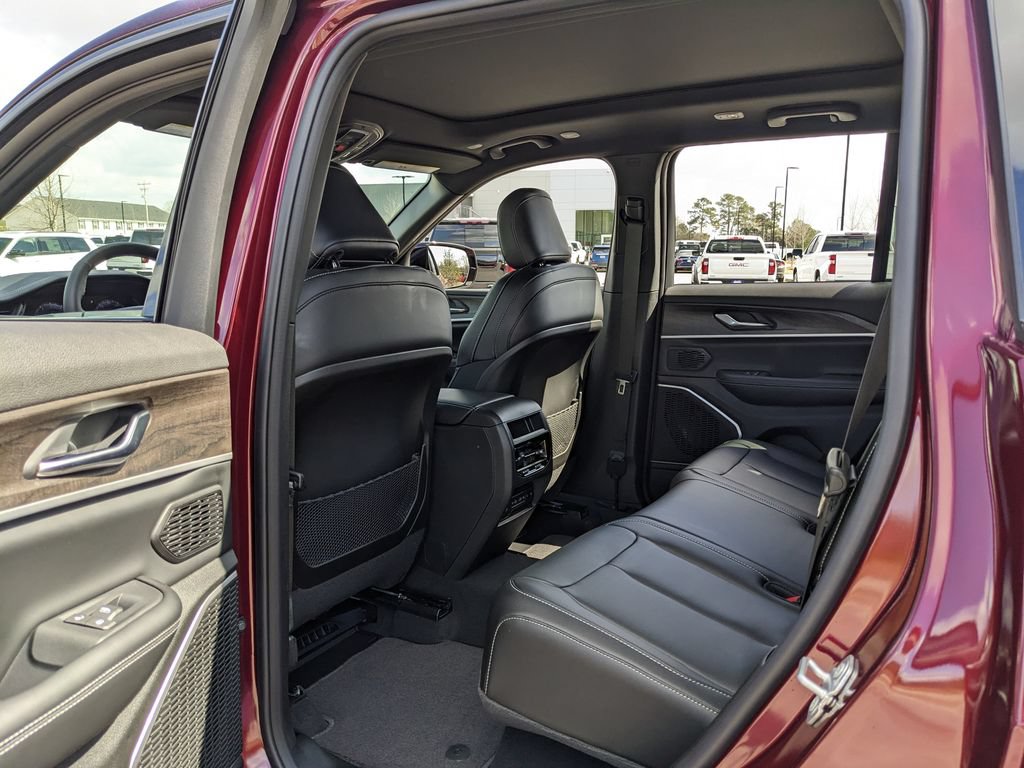 New 2026 Jeep Grand Cherokee Limited w/ Limited Altitude Package AWD/4WD image 38