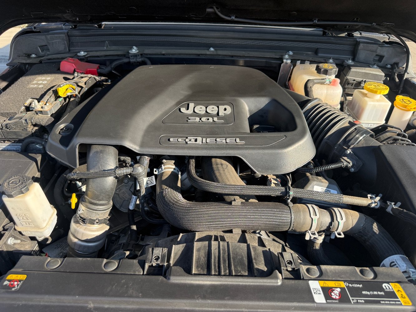 Used 2023 Jeep Gladiator Sport AWD/4WD image 3