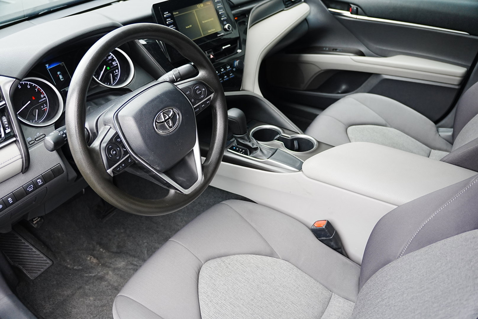 Used 2021 Toyota Camry LE image 8