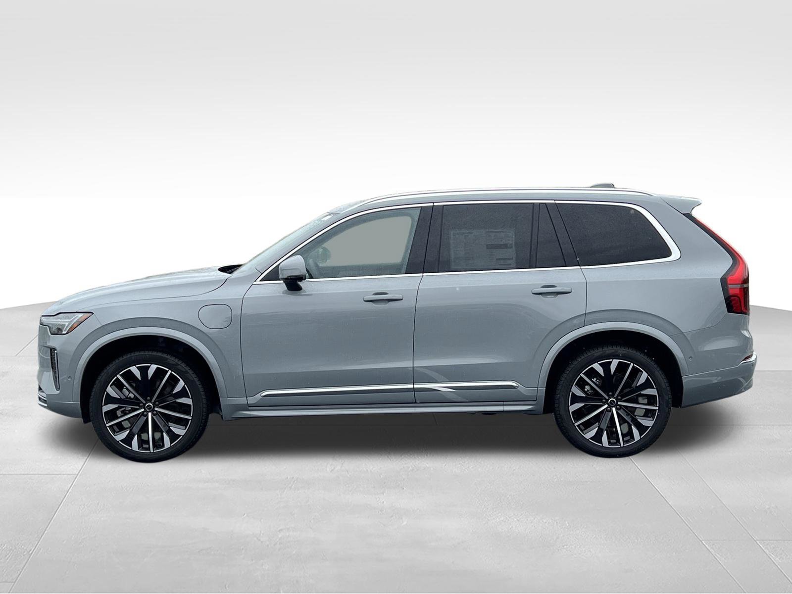 New 2026 Volvo XC90 B6 Plus w/ Protection Package Premier AWD/4WD image 2
