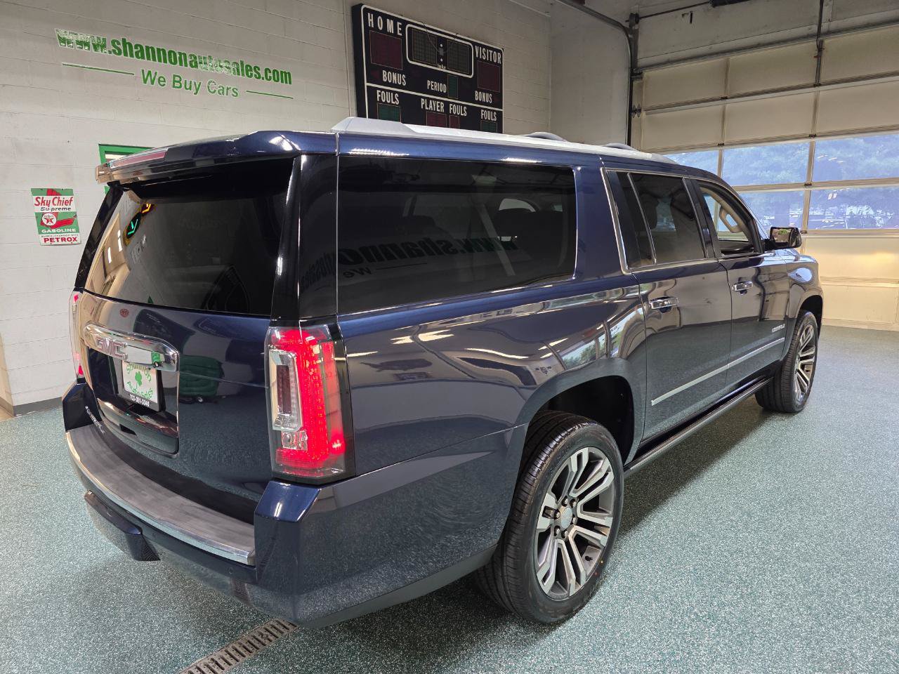 Used 2018 GMC Yukon XL Denali w/ Denali Ultimate Package AWD/4WD image 6