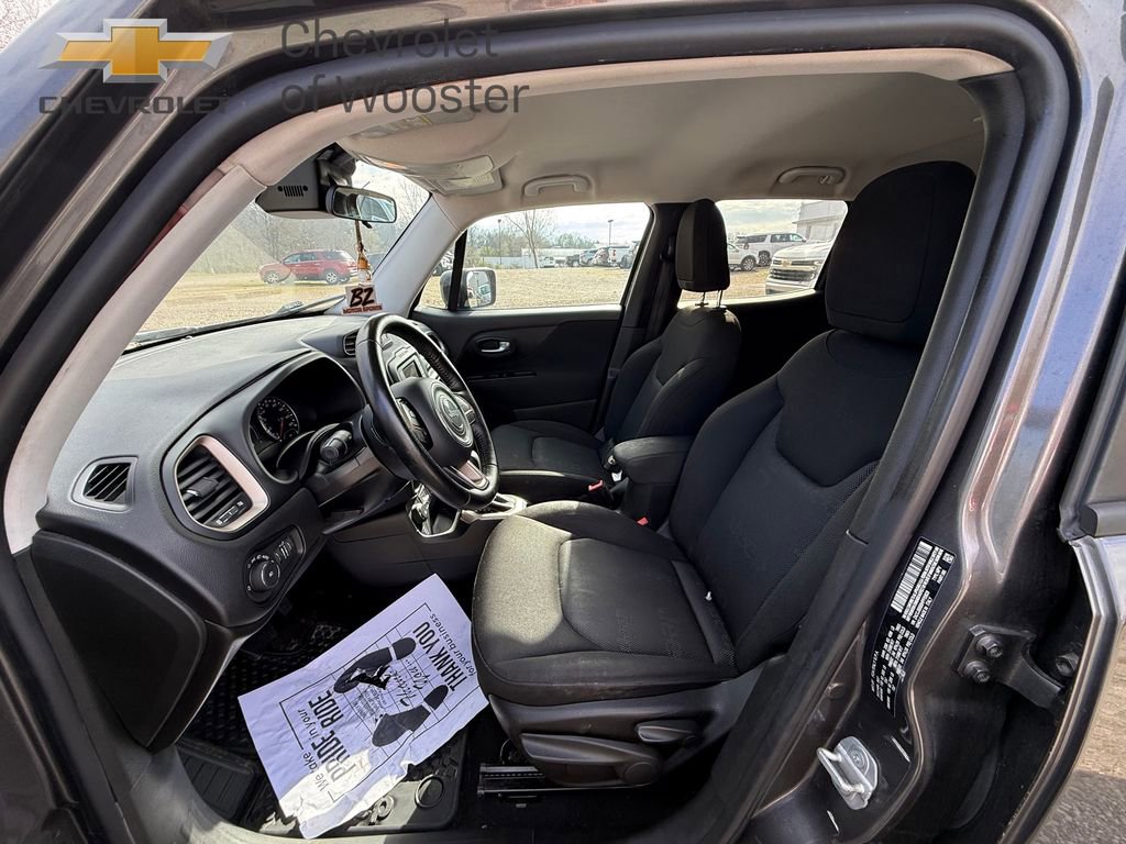 Used 2017 Jeep Renegade Latitude w/ Cold Weather Group image 11