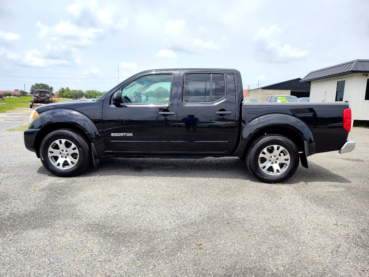 Used 2010 Suzuki Equator Sport image 3