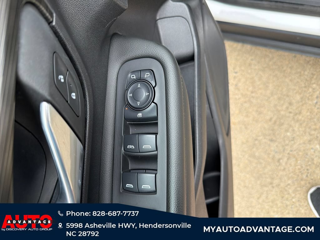 Used 2024 GMC Terrain SLE AWD/4WD image 10