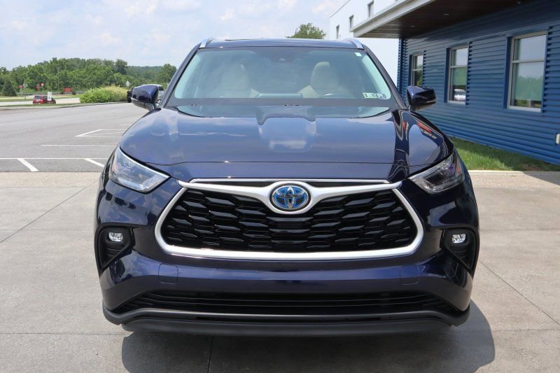 Used 2021 Toyota Highlander XLE image 4