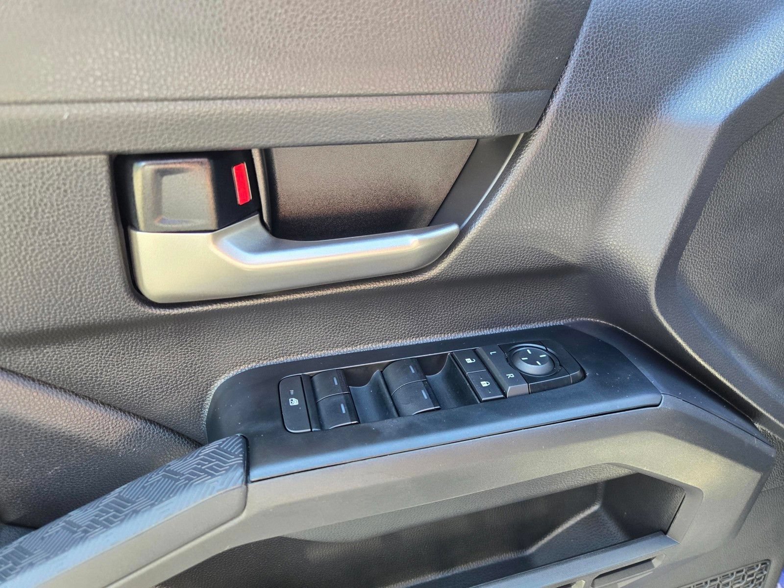 Used 2025 Toyota Tacoma TRD Sport AWD/4WD image 18