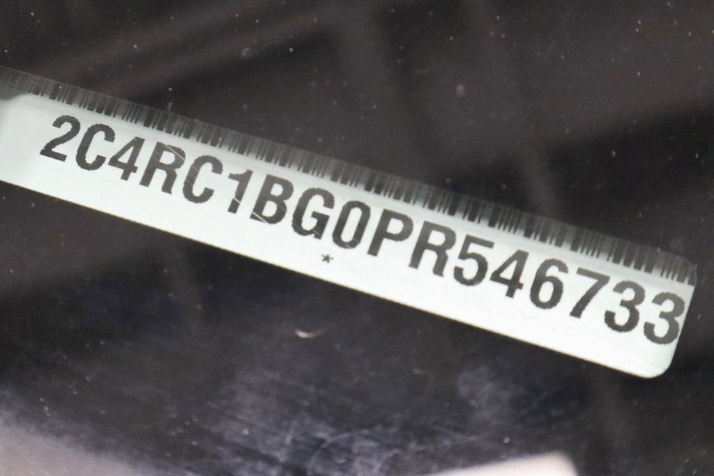 Used 2023 Chrysler Pacifica Touring-L FWD image 34