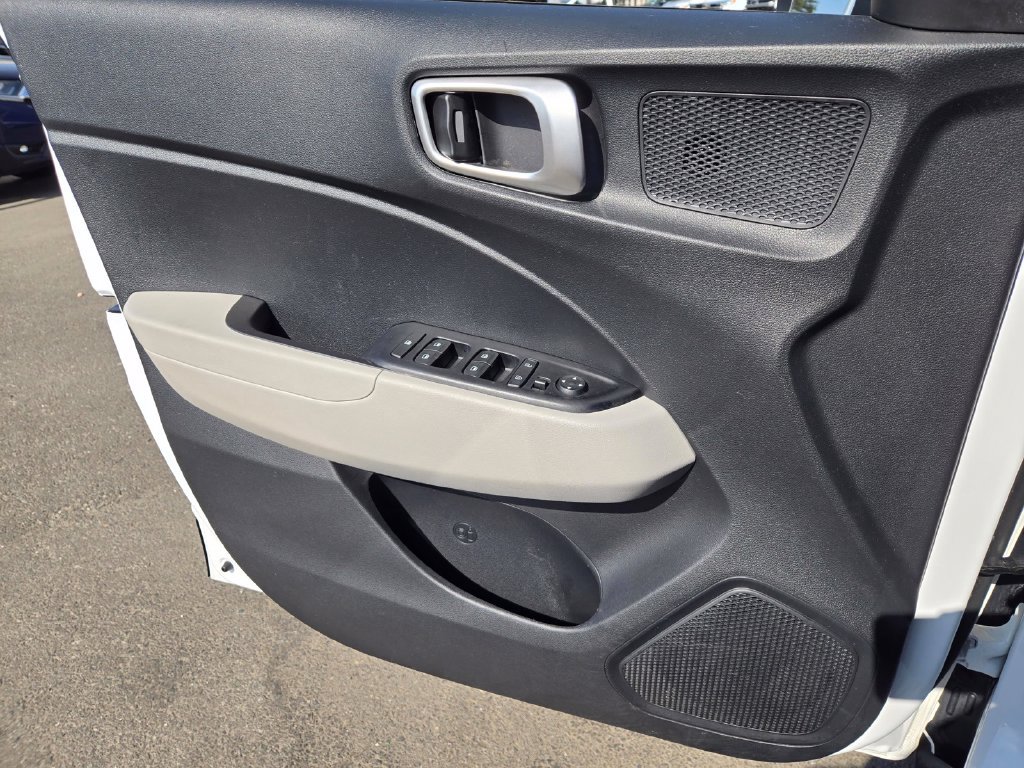 Used 2025 Hyundai Venue SEL FWD image 16