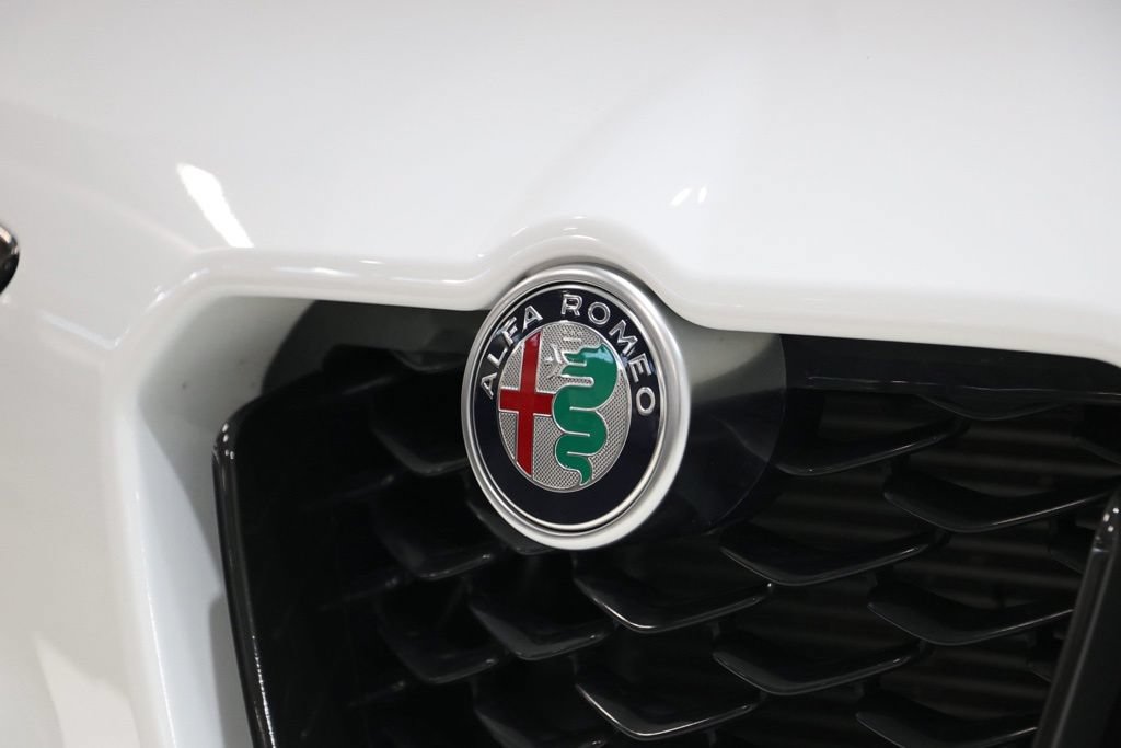 Used 2024 Alfa Romeo Stelvio Veloce AWD/4WD image 11