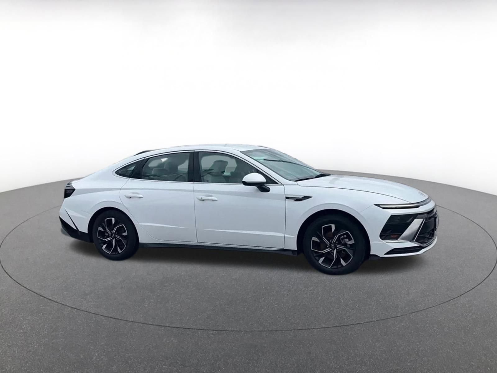 Used 2025 Hyundai Sonata SEL image 2