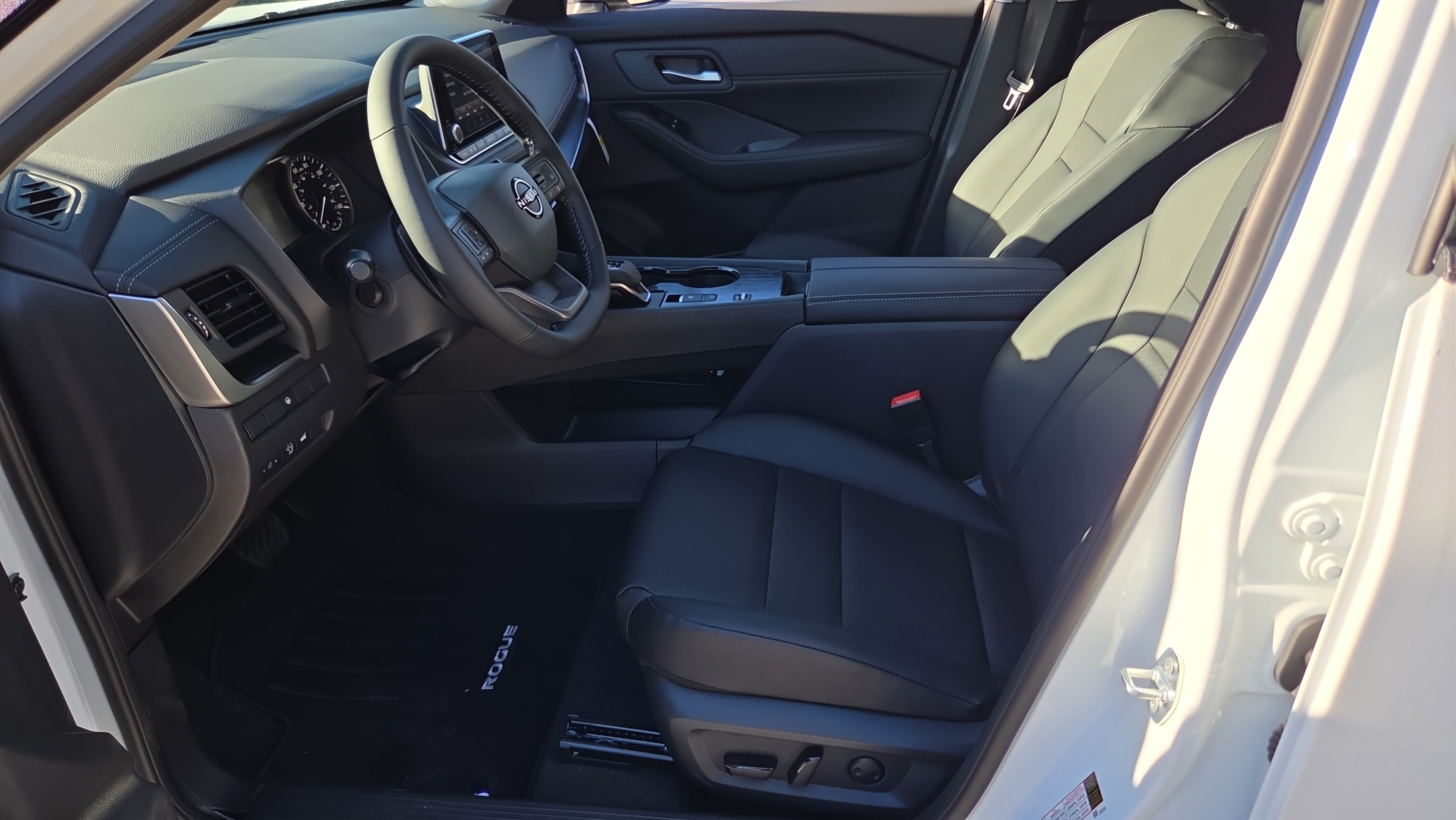 New 2026 Nissan Rogue Dark Armor FWD image 10
