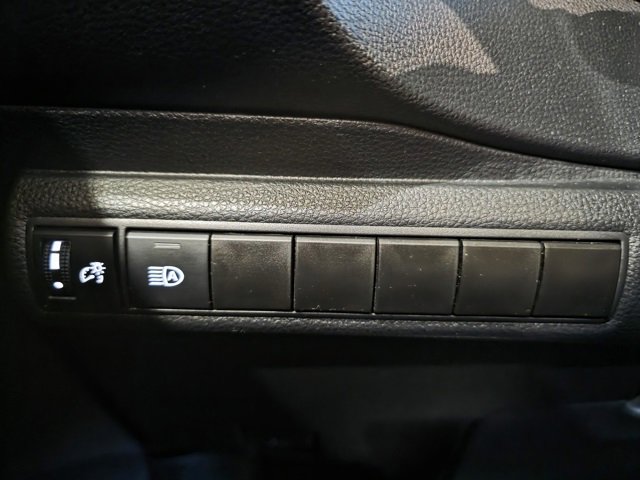 Used 2025 Toyota Corolla LE image 18