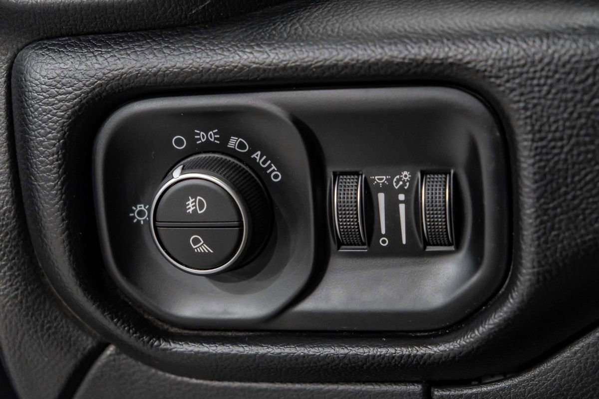 Used 2020 RAM 2500 Laramie w/ Night Edition image 28