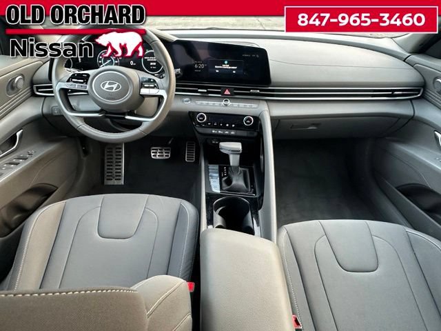 Used 2025 Hyundai Elantra SEL FWD image 13