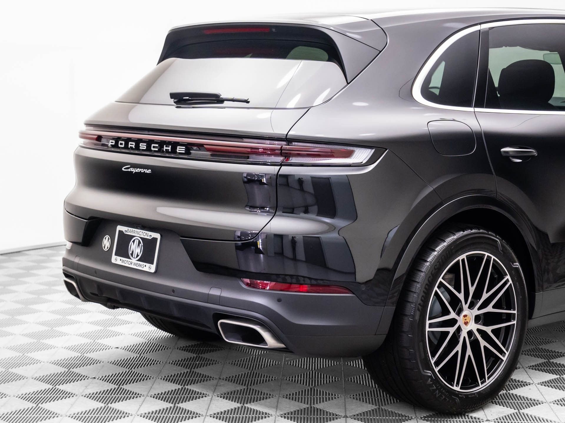Certified 2025 Porsche Cayenne image 31