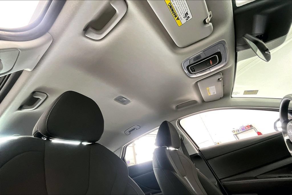 Certified 2021 Hyundai Elantra SEL FWD image 17