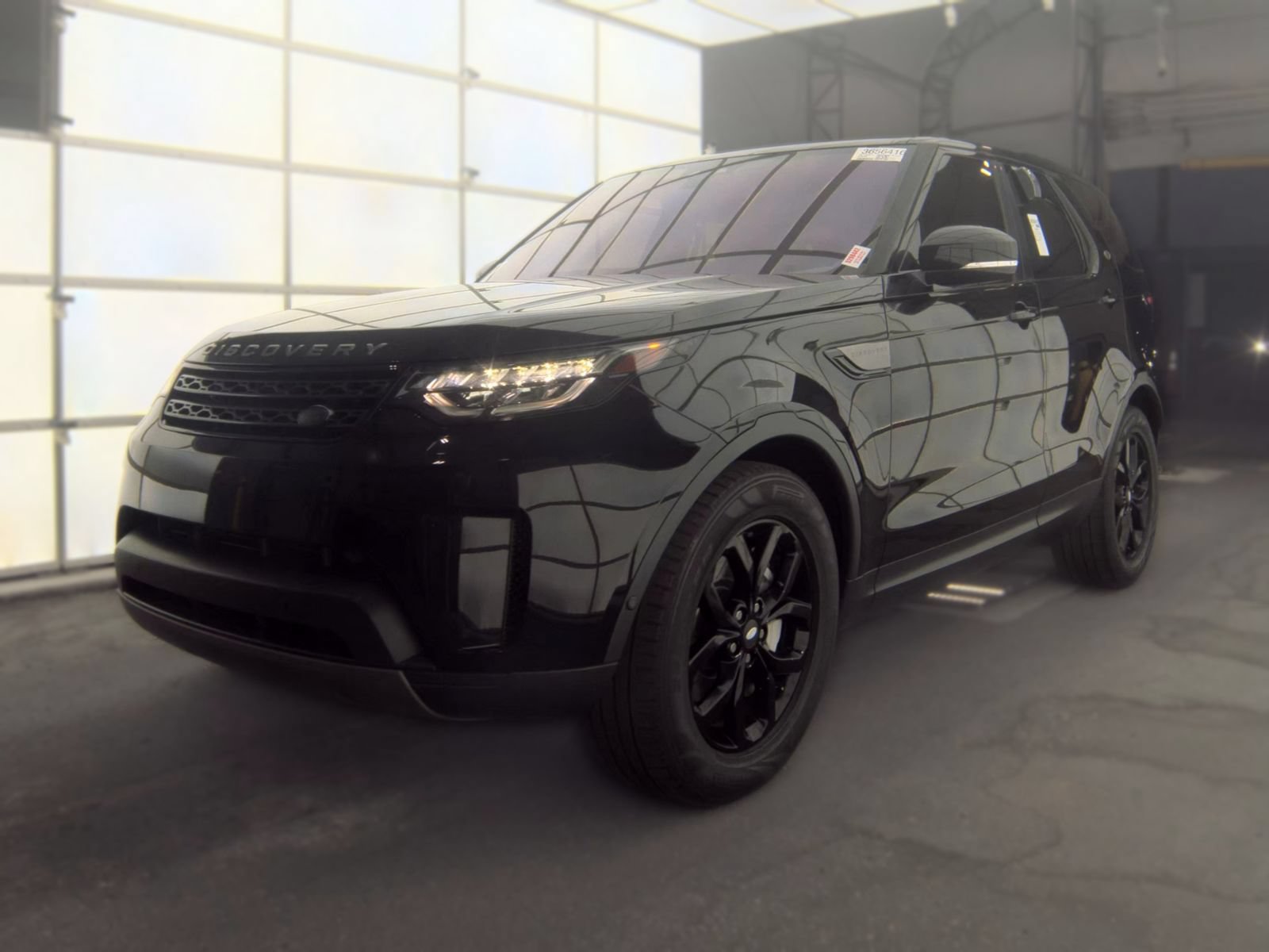 Used 2020 Land Rover Discovery SE AWD/4WD image 1