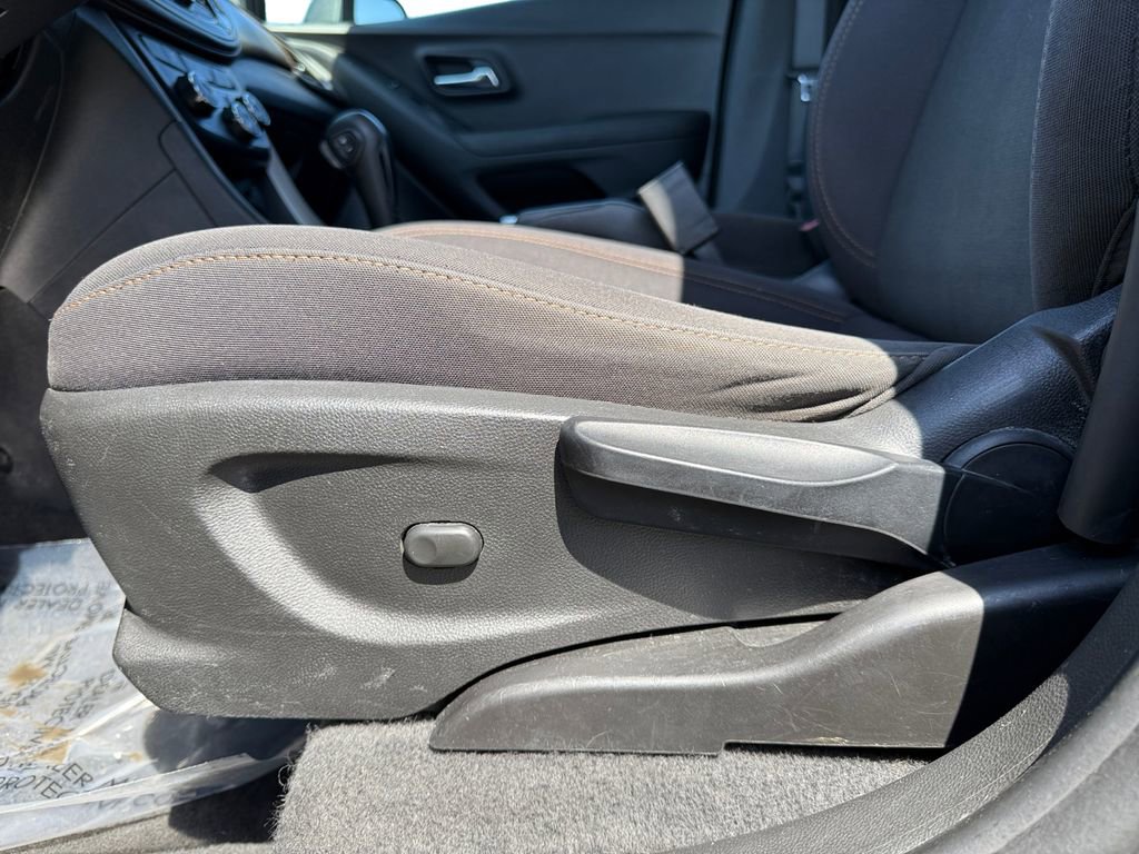 Used 2019 Chevrolet Trax LS w/ LPO, Protection Package FWD image 9