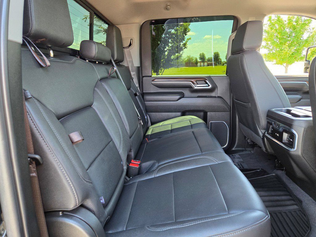 Used 2024 GMC Sierra 2500 SLT w/ SLT Premium Package AWD/4WD image 11