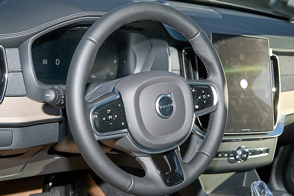 New 2026 Volvo XC90 B6 Plus w/ Protection Package image 12