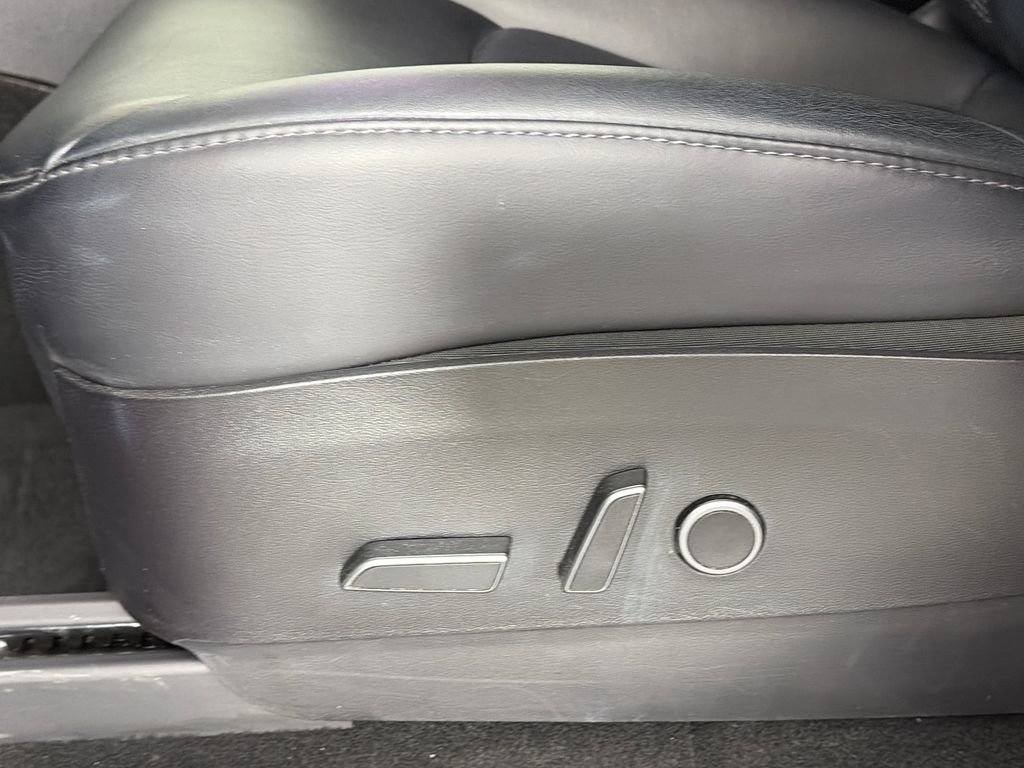 Used 2021 Tesla Model Y Long Range image 22