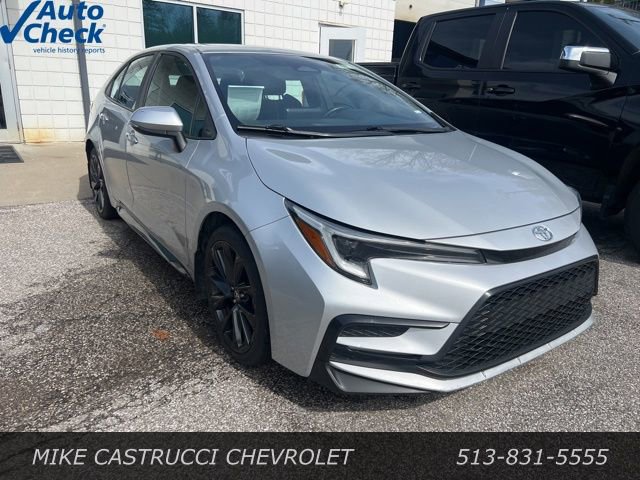 Used 2023 Toyota Corolla SE w/ SE Premium Package image 2