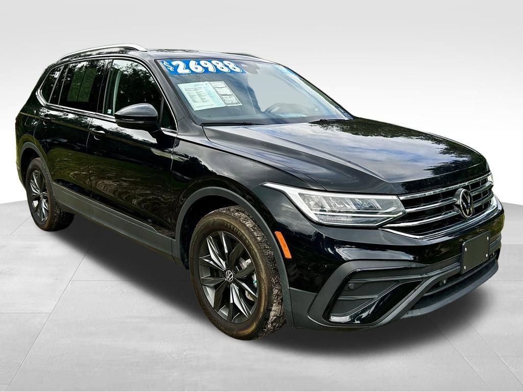 Used 2023 Volkswagen Tiguan SE image 3