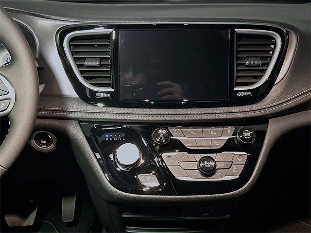 New 2026 Chrysler Pacifica Select image 9