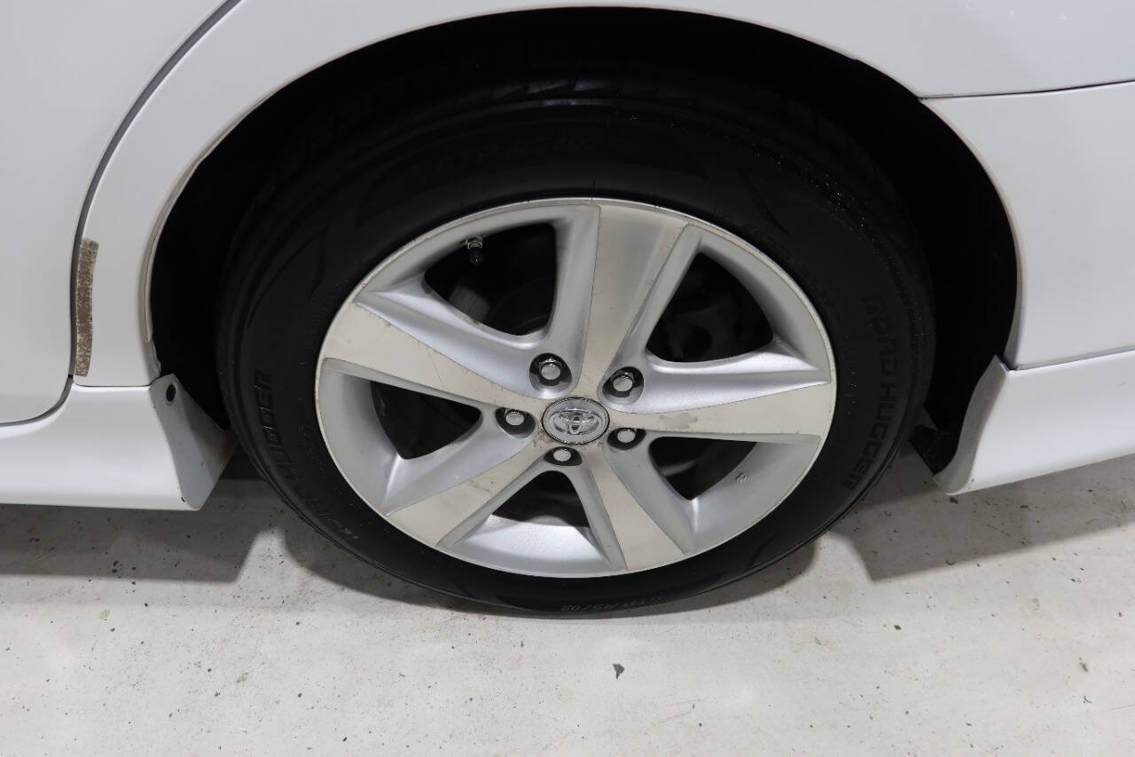 Used 2011 Toyota Camry SE w/ SE Extra-Value Pkg #1 FWD image 31