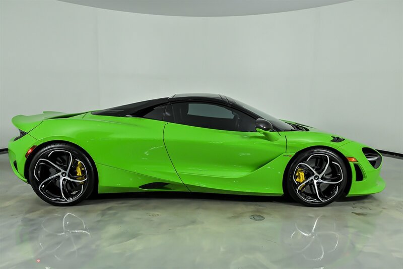 Used 2024 McLaren 750S Spider RWD image 17