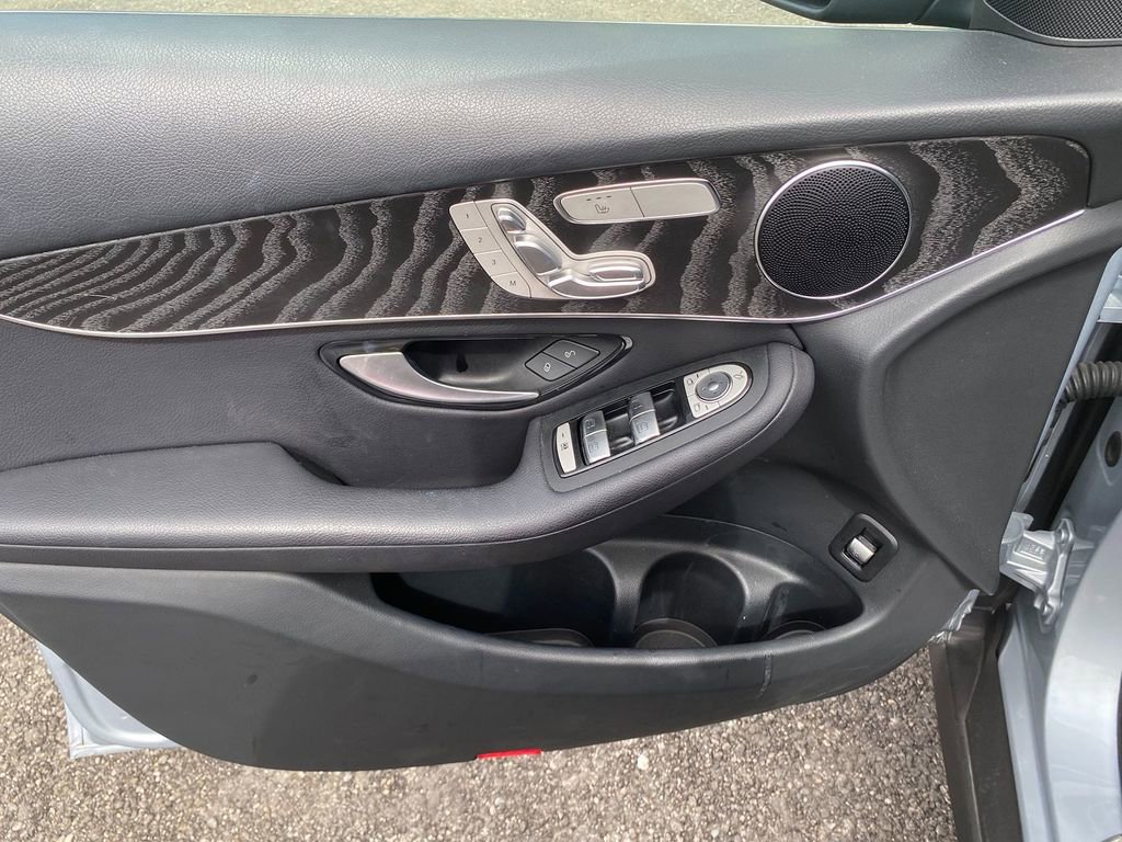 Used 2023 Mercedes-Benz GLC 300 4MATIC Coupe image 11