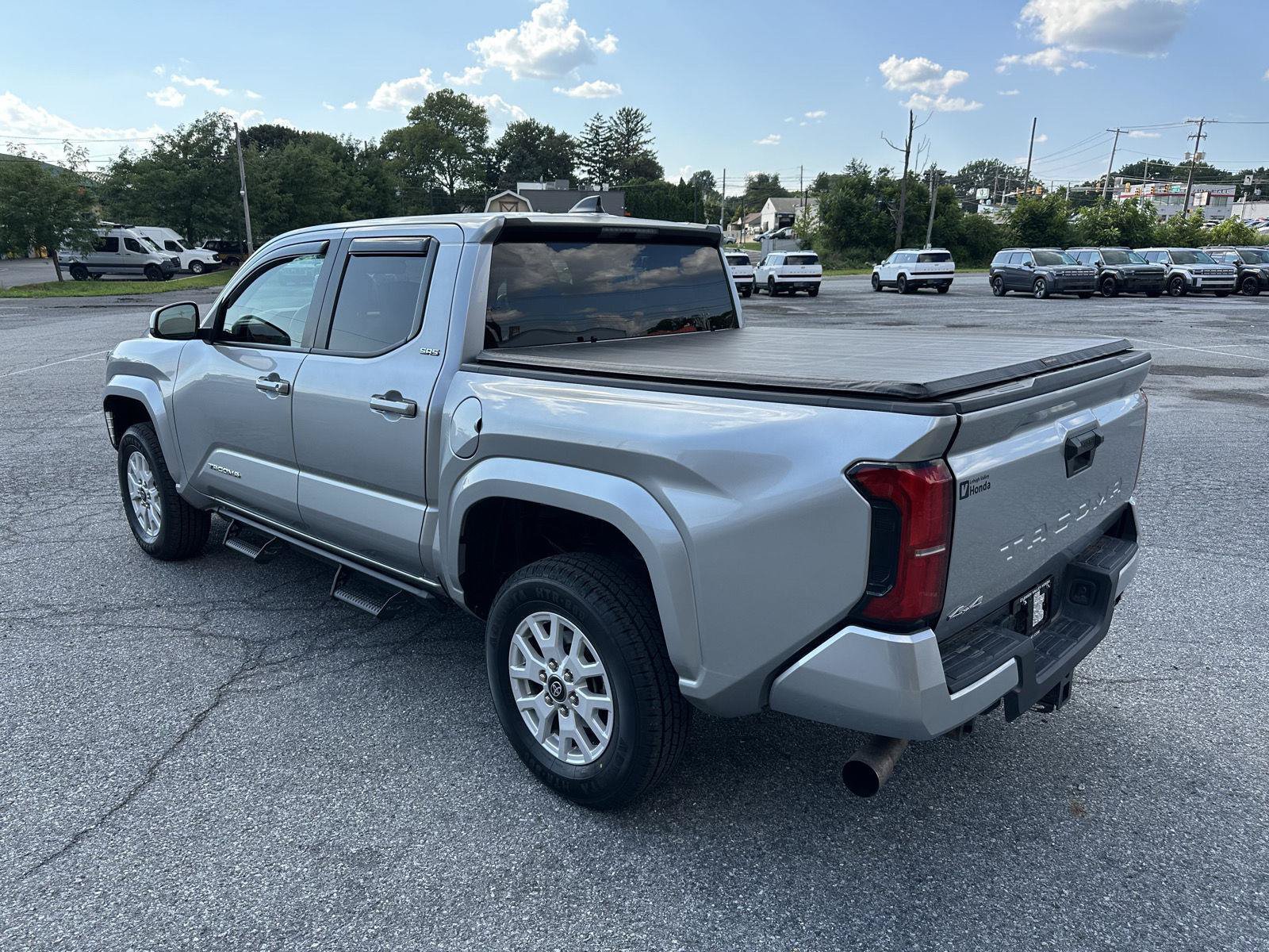Used 2024 Toyota Tacoma SR5 AWD/4WD image 5