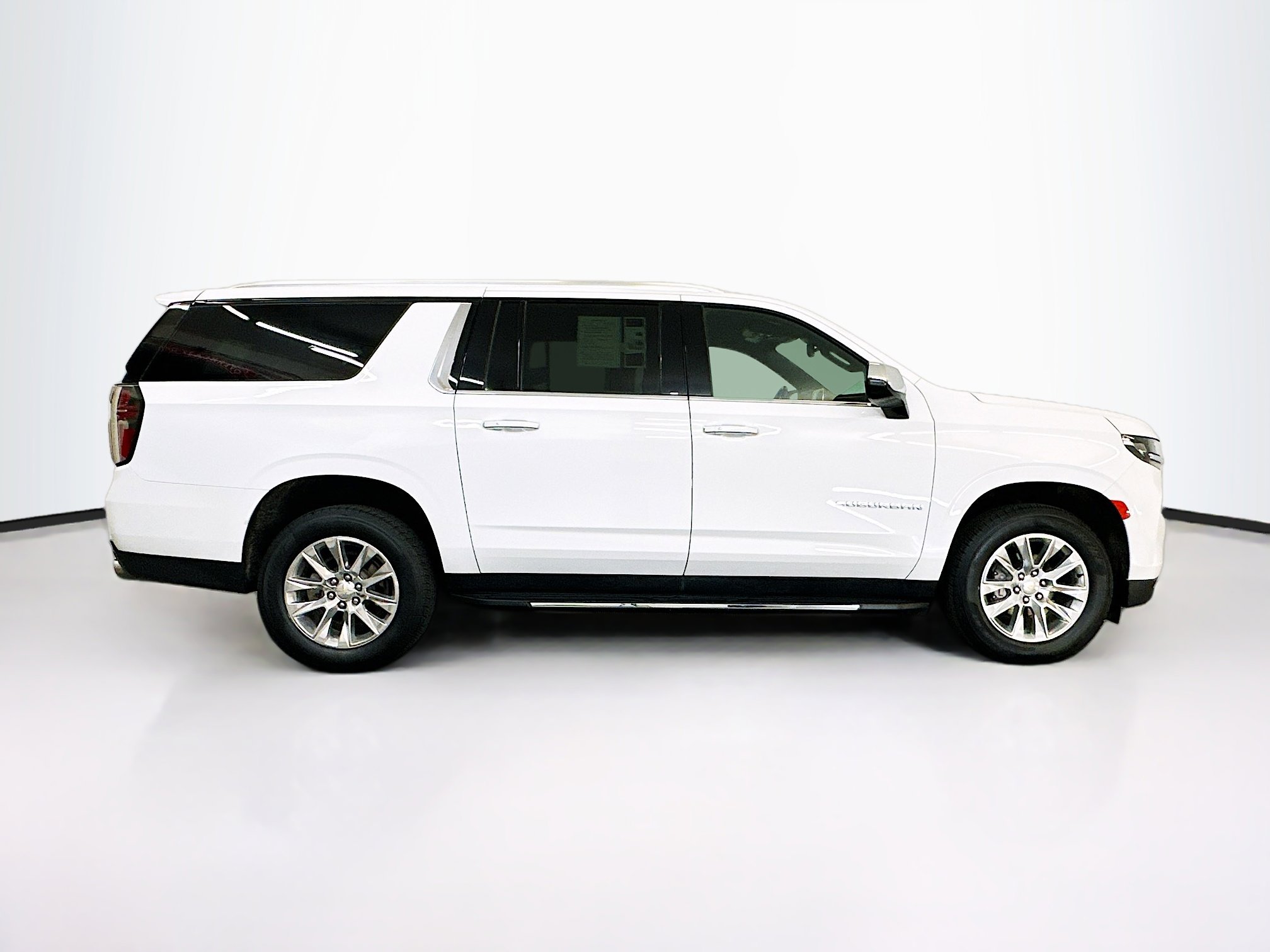 Used 2023 Chevrolet Suburban Premier image 10
