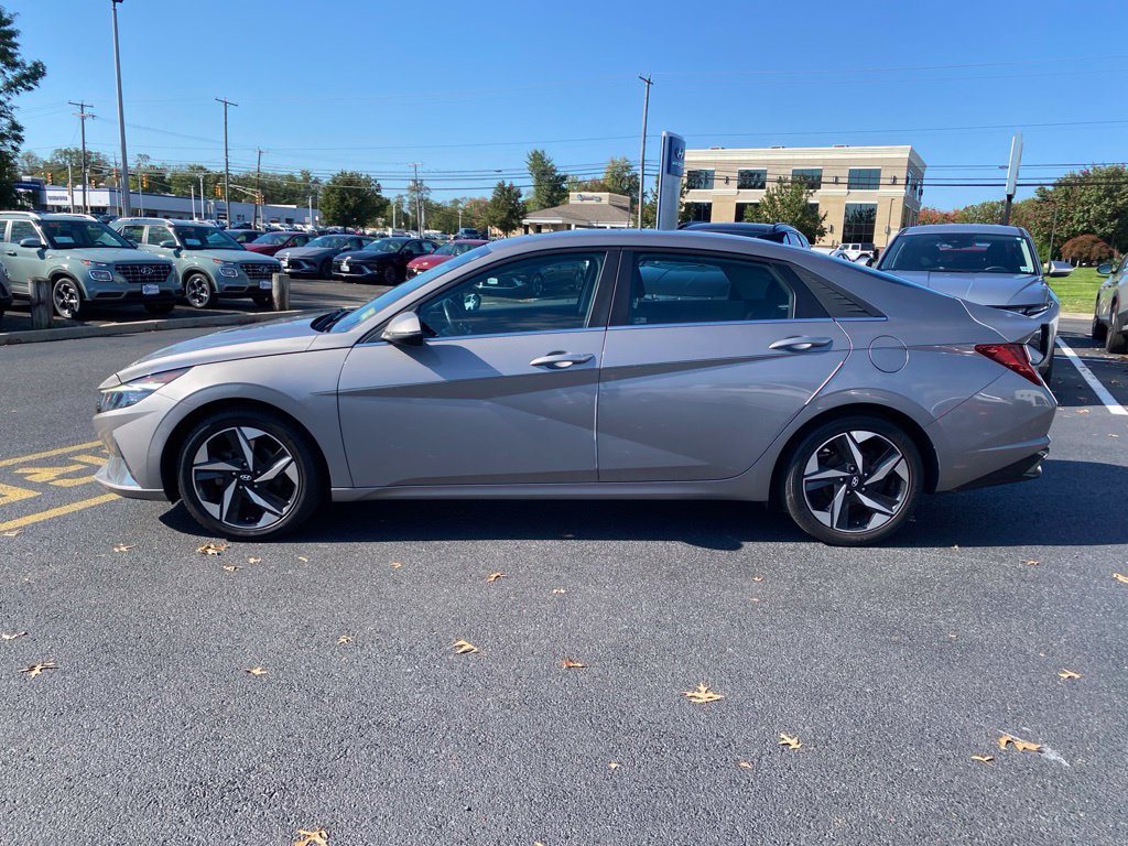 Used 2021 Hyundai Elantra SEL w/ Convenience + Premium Package FWD image 7
