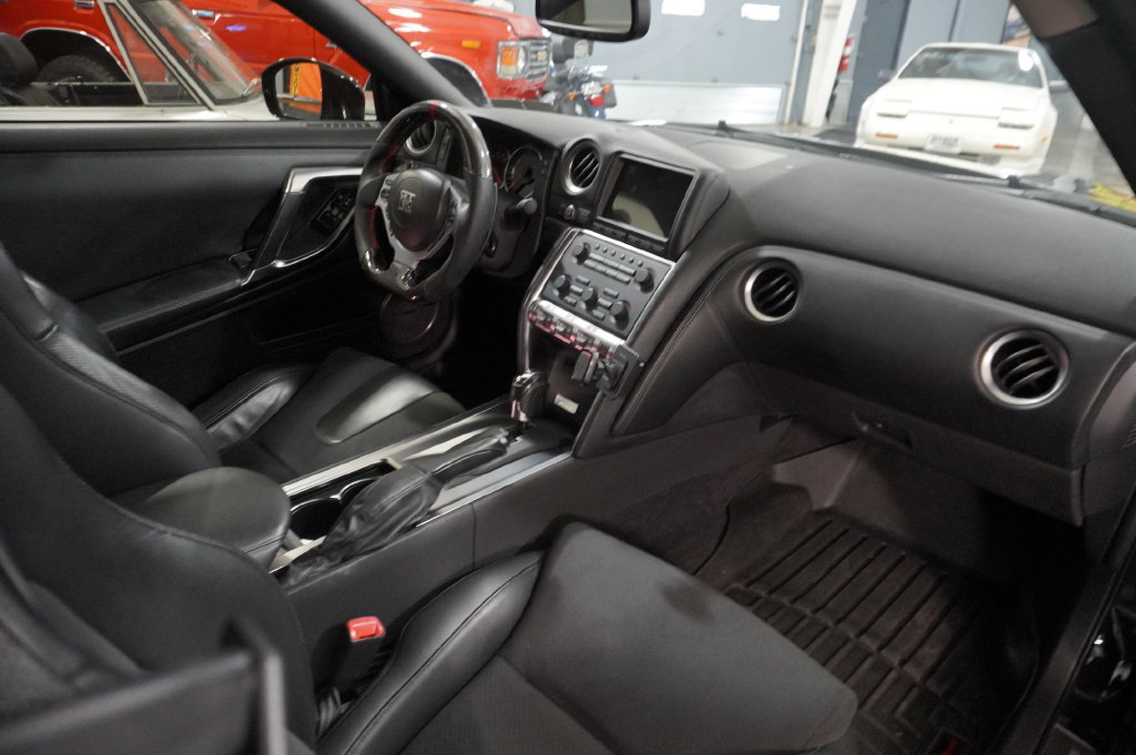 Used 2009 Nissan GT-R Premium AWD/4WD image 29