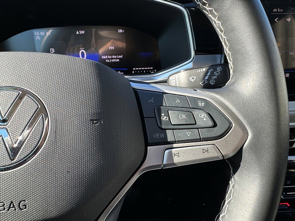 Used 2025 Volkswagen Taos SE w/ Panoramic Sunroof Package image 25