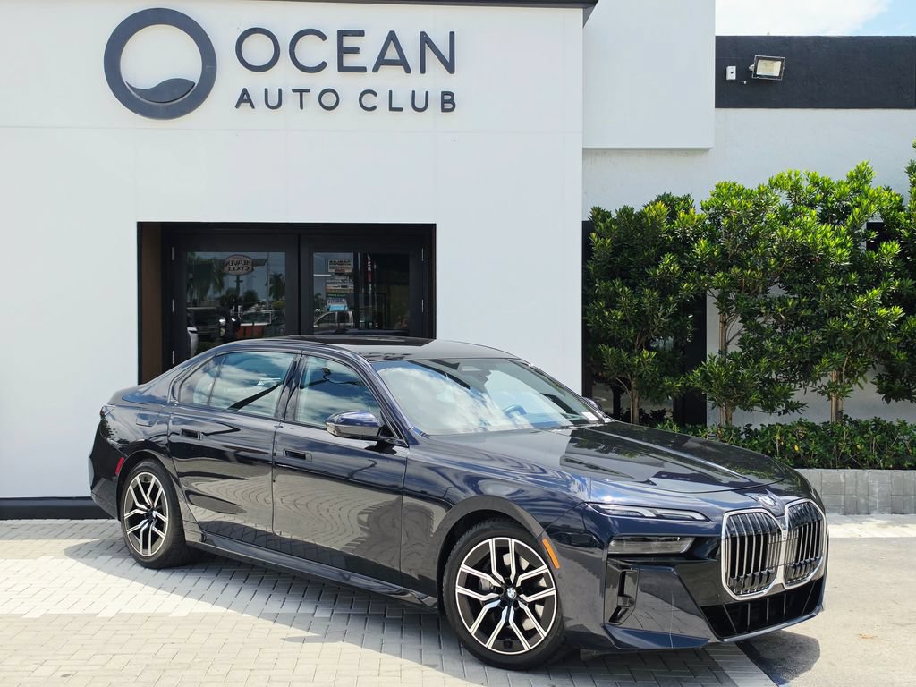Used 2025 BMW 740i xDrive AWD/4WD image 2