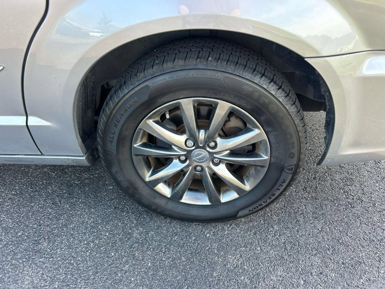 Used 2016 Chrysler Town & Country S w/ Driver Convenience Group FWD image 11