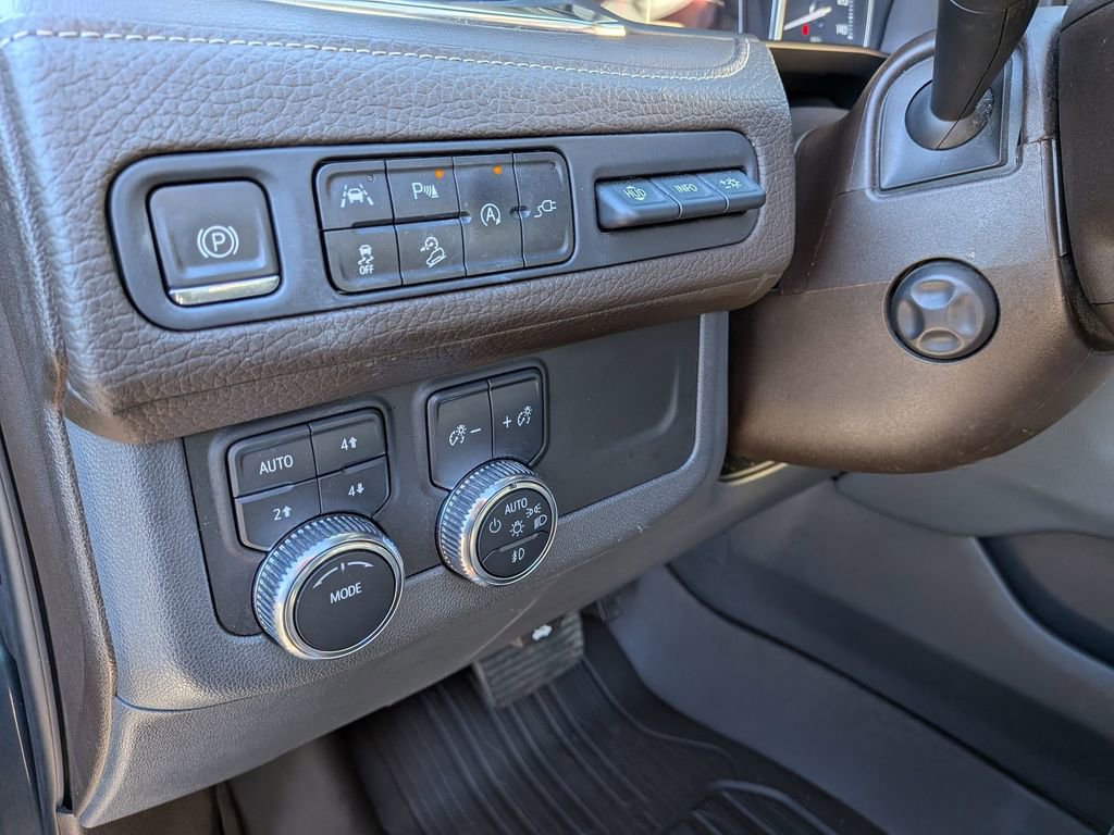 Used 2021 GMC Yukon Denali w/ Denali Premium Package image 16