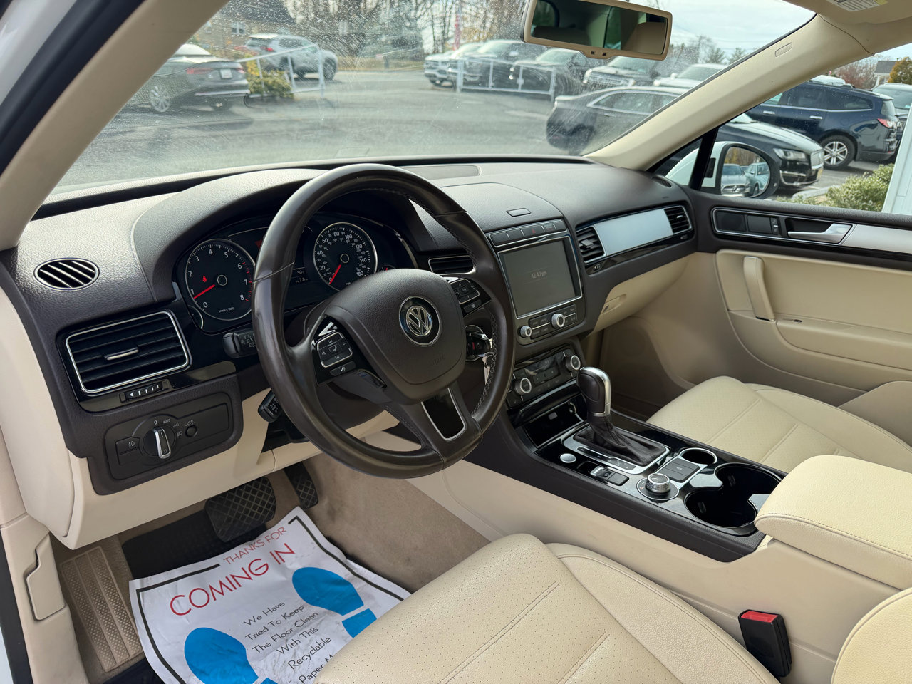 Used 2016 Volkswagen Touareg Sport image 10