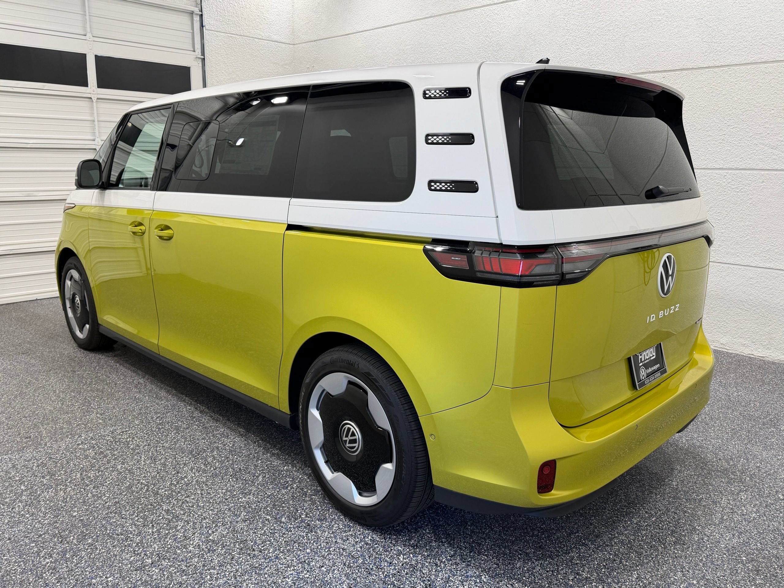 New 2025 Volkswagen ID. Buzz Pro S Plus AWD/4WD image 4